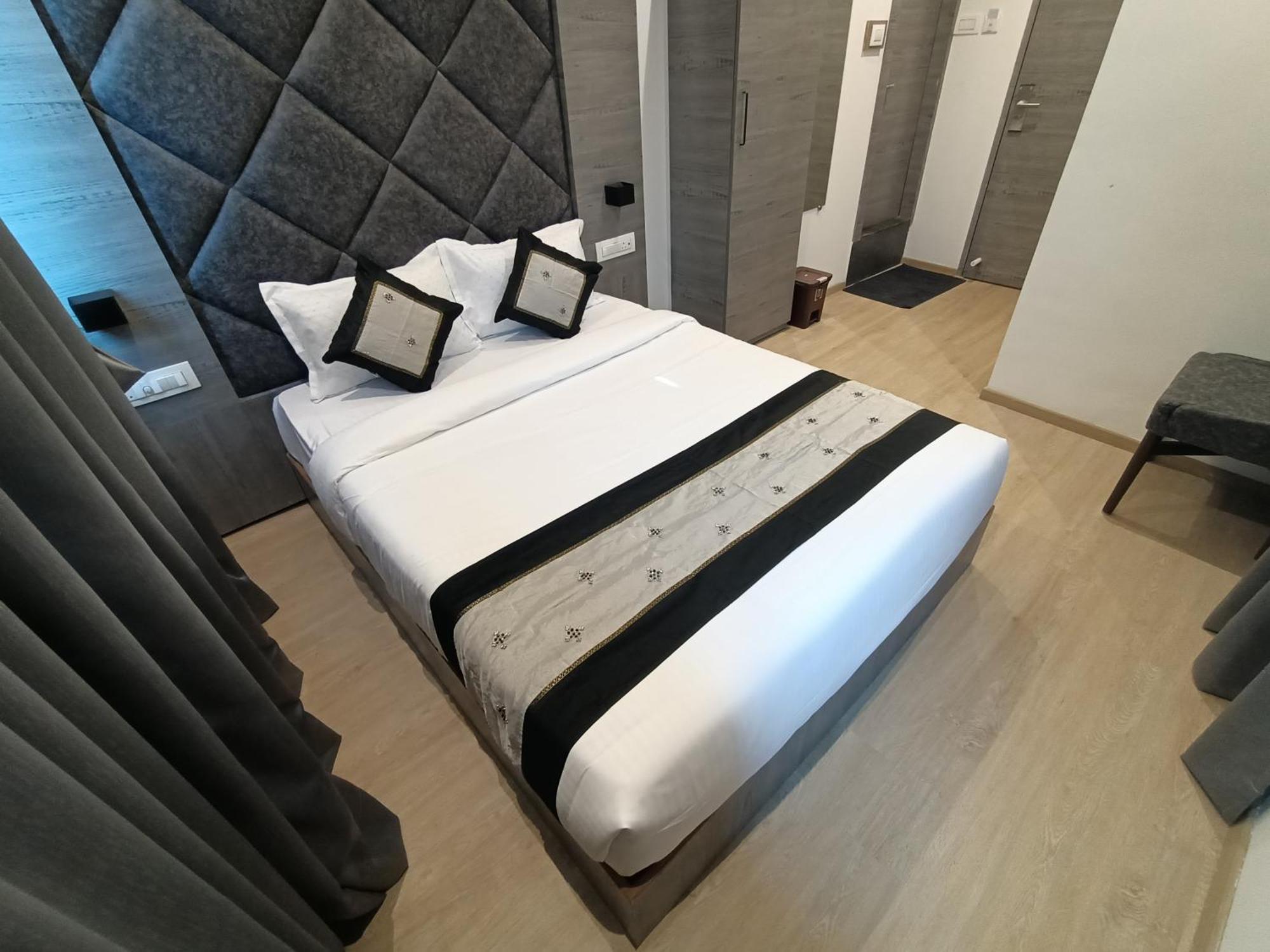 Hotel Beverly Palace Santacruz - Near Bkc - Mumbai Airport T1 المظهر الخارجي الصورة