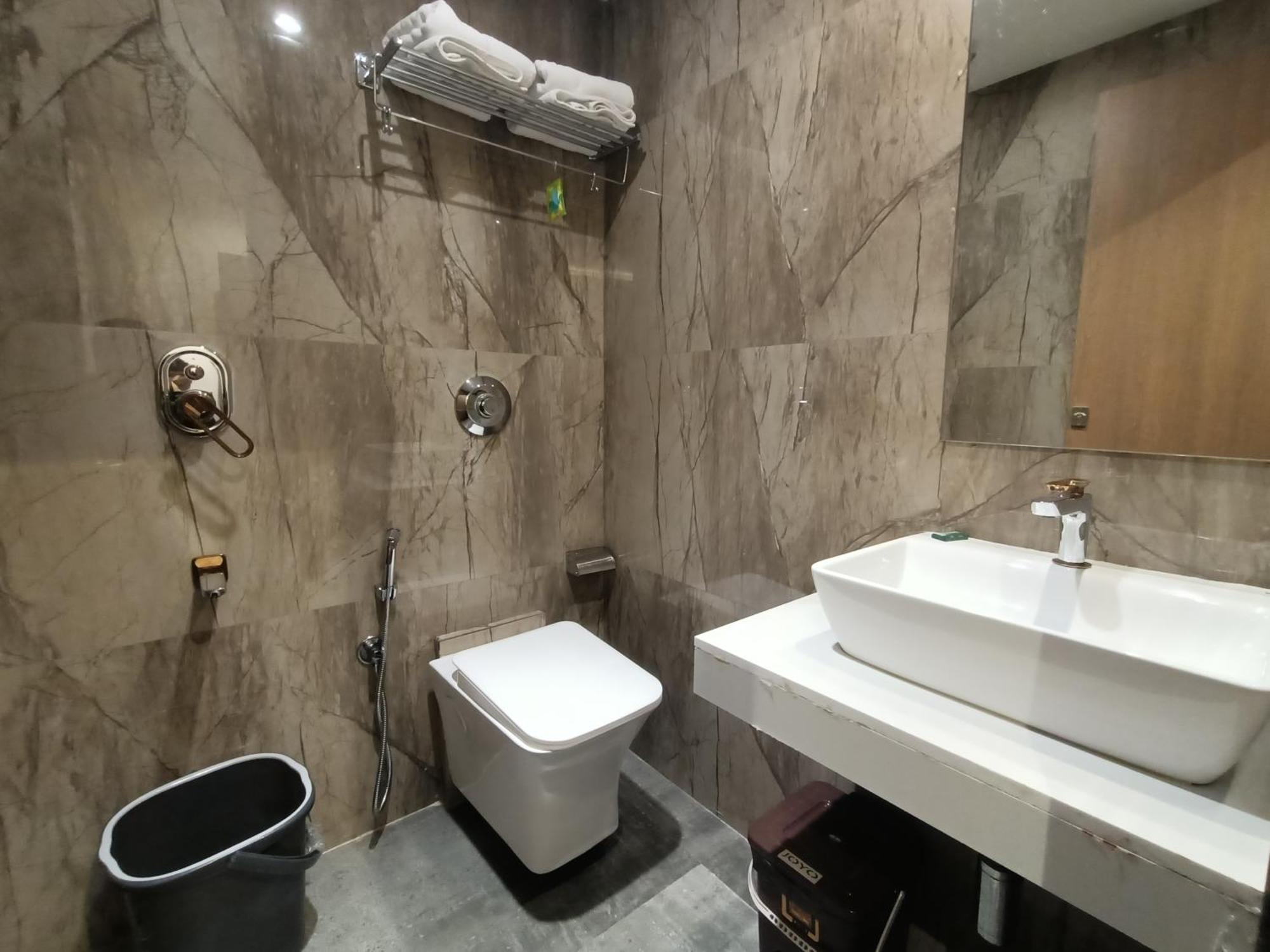 Hotel Beverly Palace Santacruz - Near Bkc - Mumbai Airport T1 المظهر الخارجي الصورة