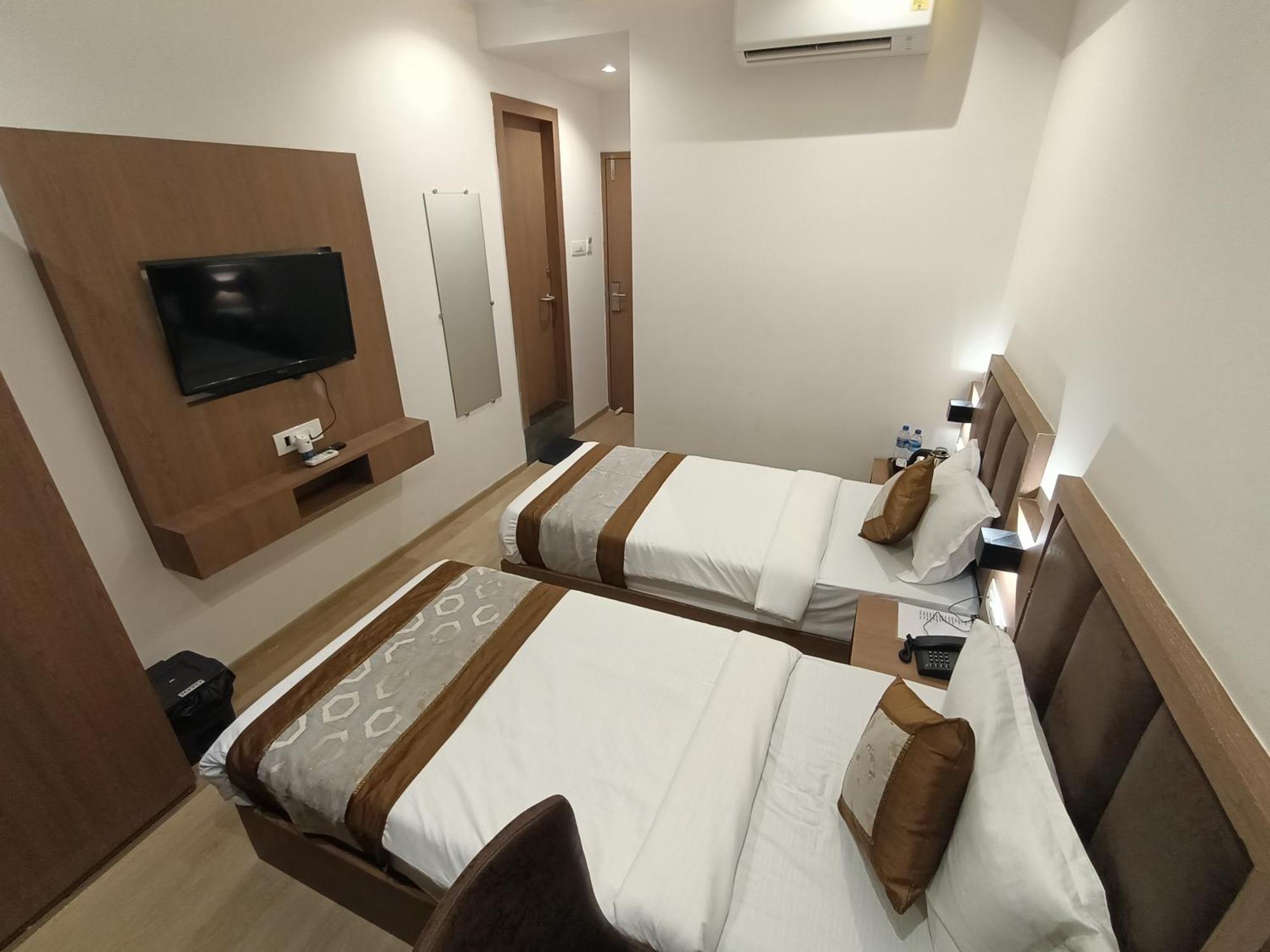 Hotel Beverly Palace Santacruz - Near Bkc - Mumbai Airport T1 المظهر الخارجي الصورة